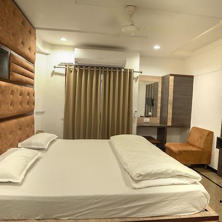 Hotel Shertown Ahmedabad Ngoại thất bức ảnh