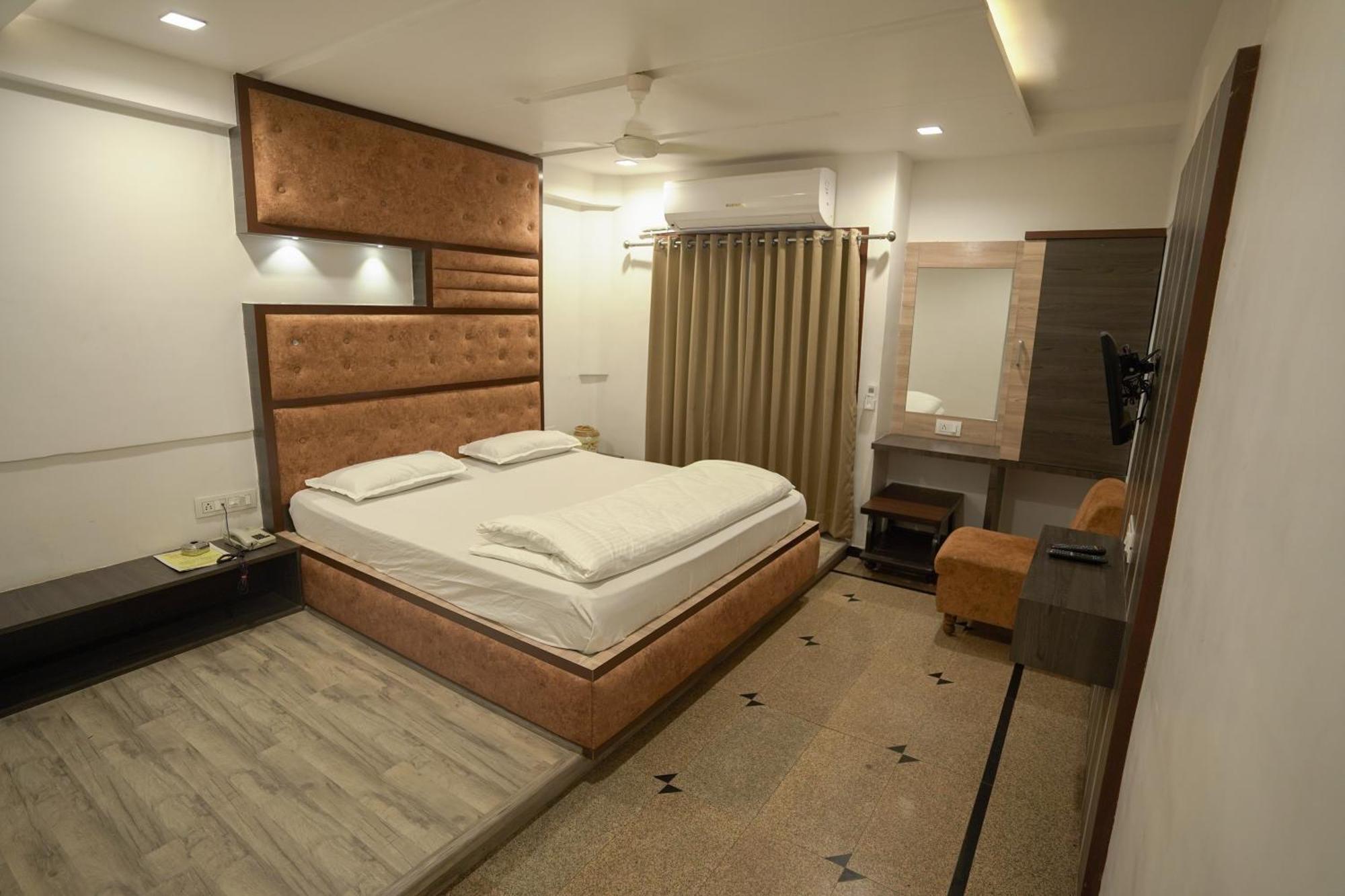 Hotel Shertown Ahmedabad Ngoại thất bức ảnh