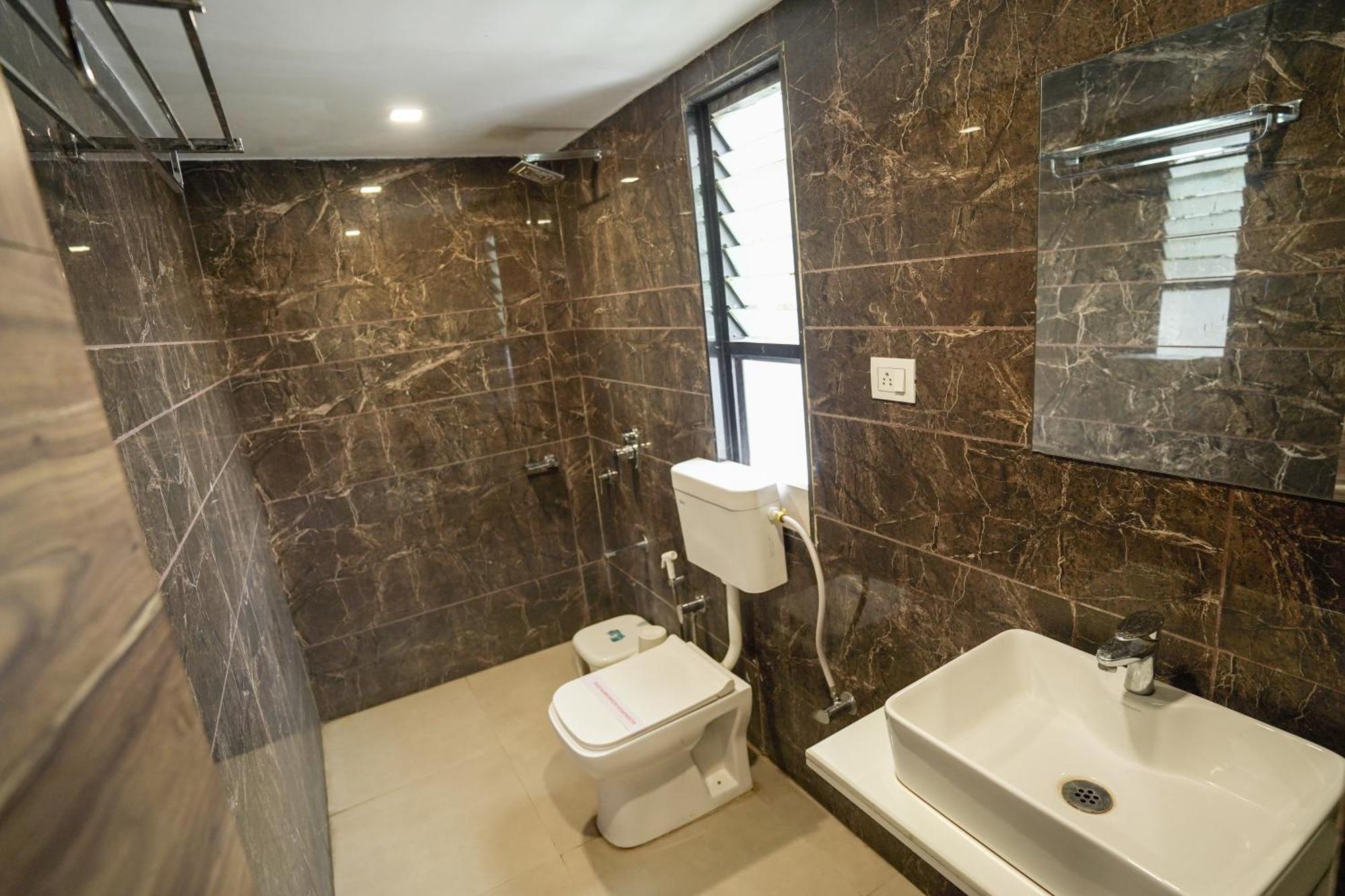 Hotel Shertown Ahmedabad Ngoại thất bức ảnh
