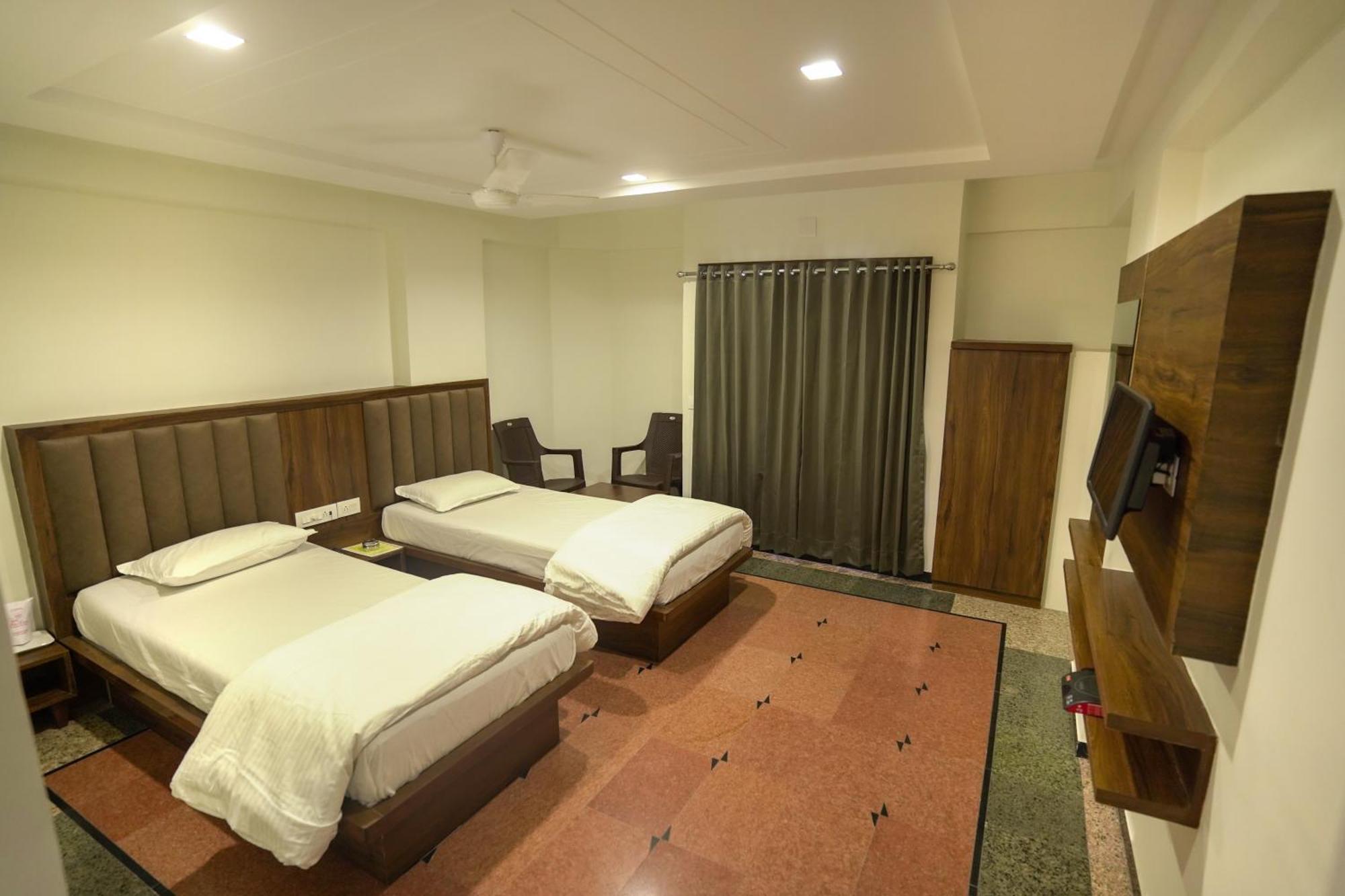 Hotel Shertown Ahmedabad Ngoại thất bức ảnh