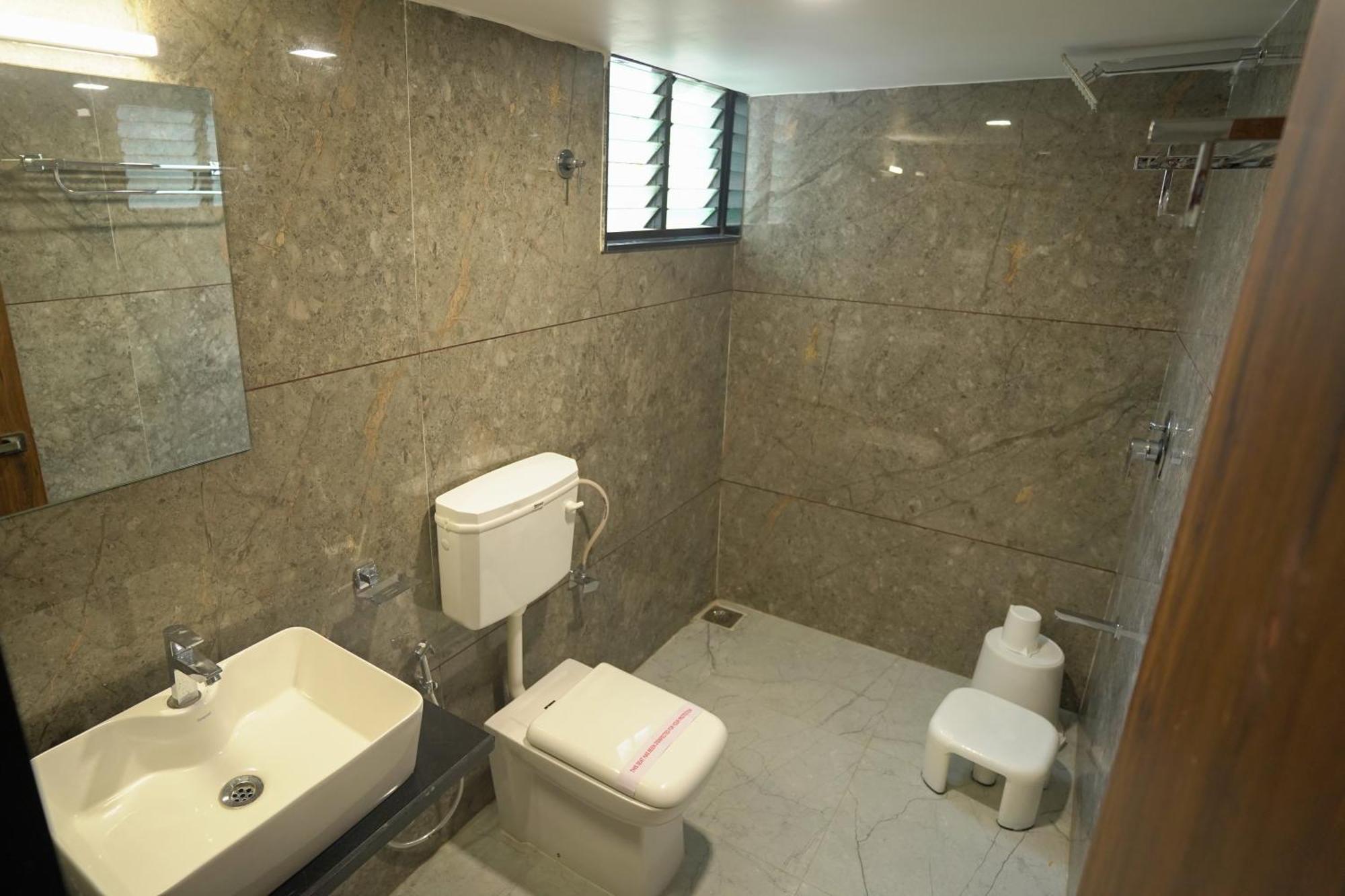 Hotel Shertown Ahmedabad Ngoại thất bức ảnh