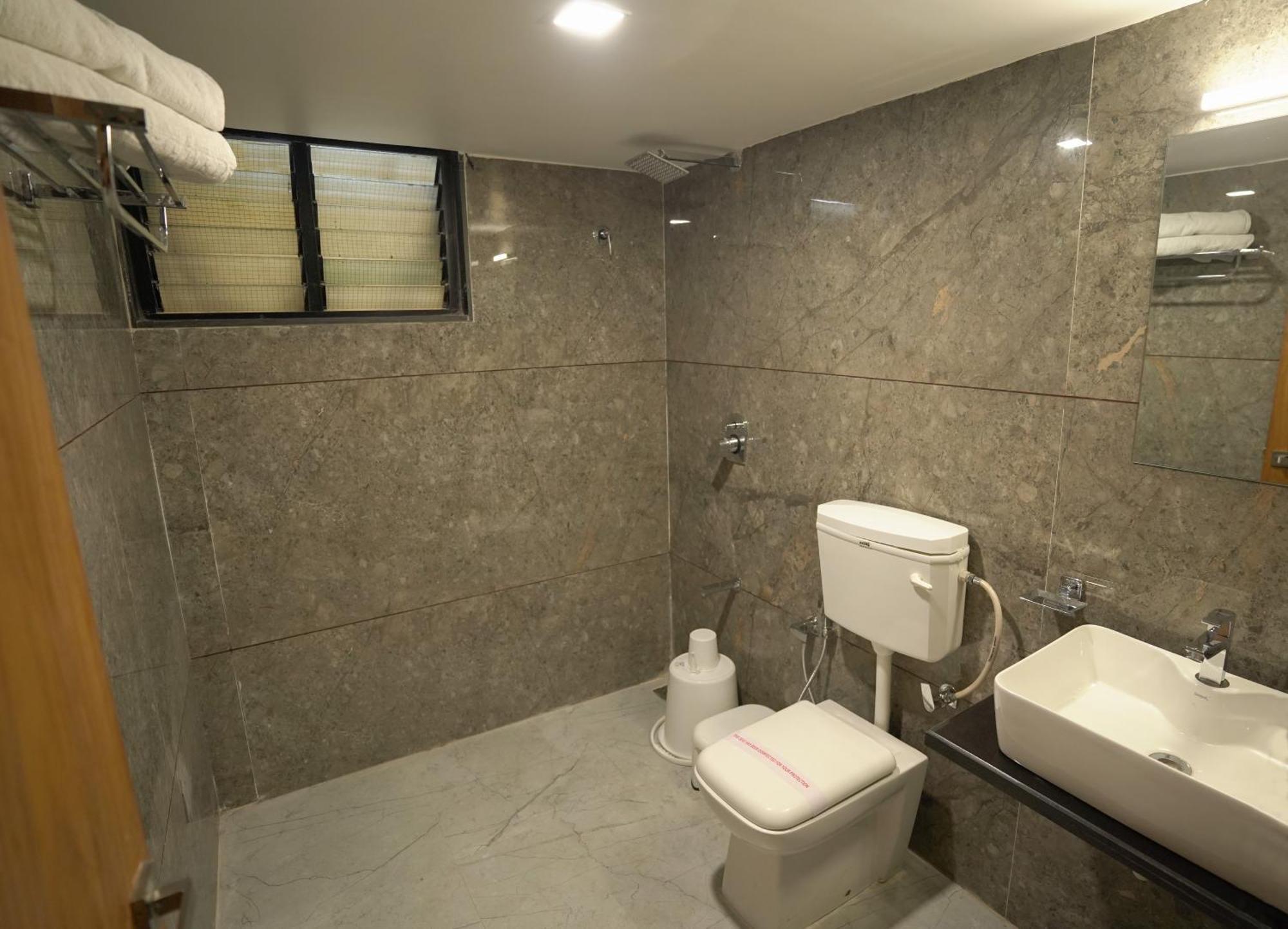 Hotel Shertown Ahmedabad Ngoại thất bức ảnh